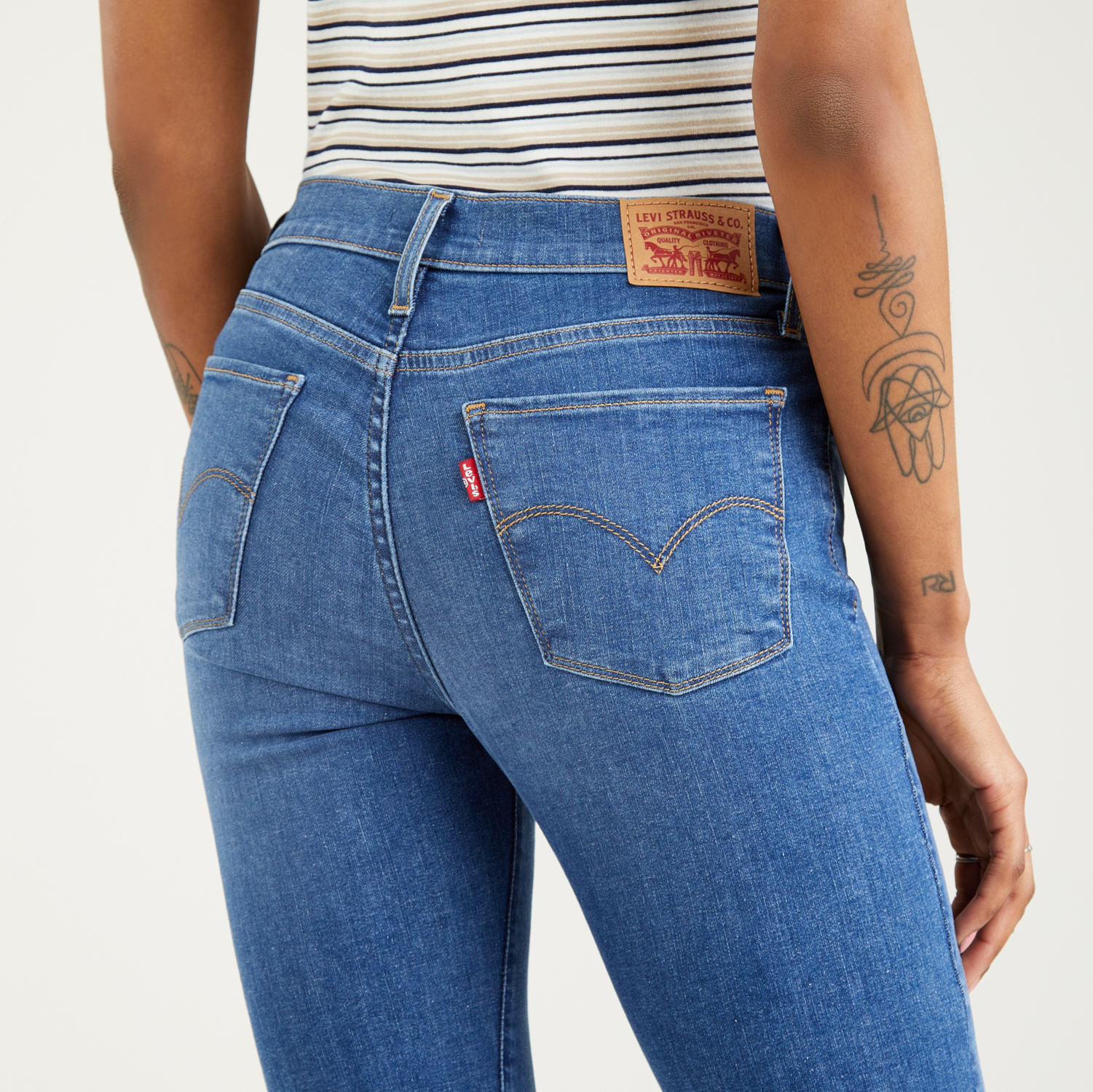 VAQUERO MUJER LEVIS 710 QUEBEC - Korner