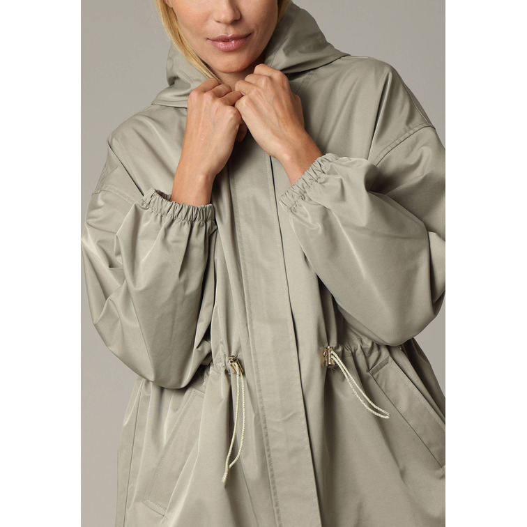 CHAQUETA CON CAPUCHA MUJER DEELUXE FIT HOLGADO