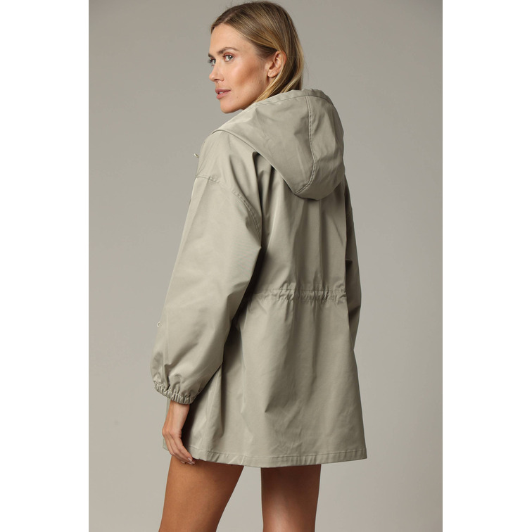 CHAQUETA CON CAPUCHA MUJER DEELUXE FIT HOLGADO