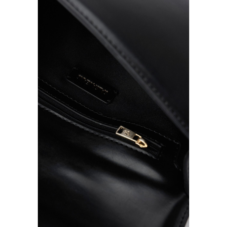 BOLSO CRUZADO EFECTO PIEL CON LOGOTIPO METÁLICO