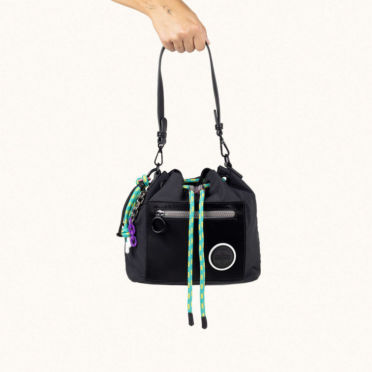 BOLSO MUJER  MUNICH DEEP RECYCLED FW25 BUCKET C/BL