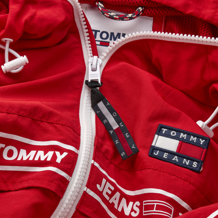 CORTAVIENTOS CON INSCRIPCIÓN HOMBRE TOMMY JEANS CHICAGO