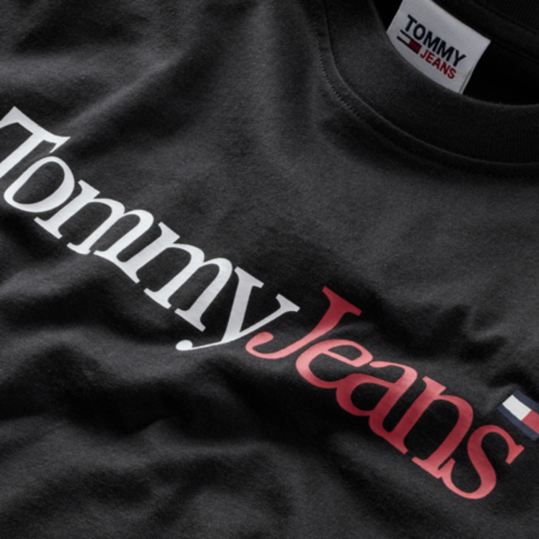 CAMISETA CON LOGO A CONTRASTE HOMBRE TOMMY JEANS