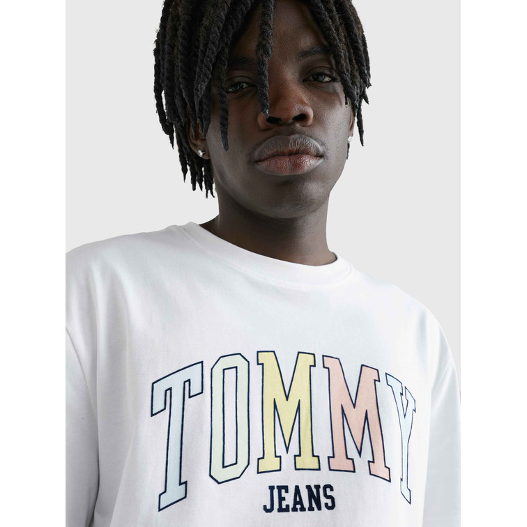 CAMISETA CLÁSICA CON LOGO UNIVERSITARIO HOMBRE TOMMY JEANS