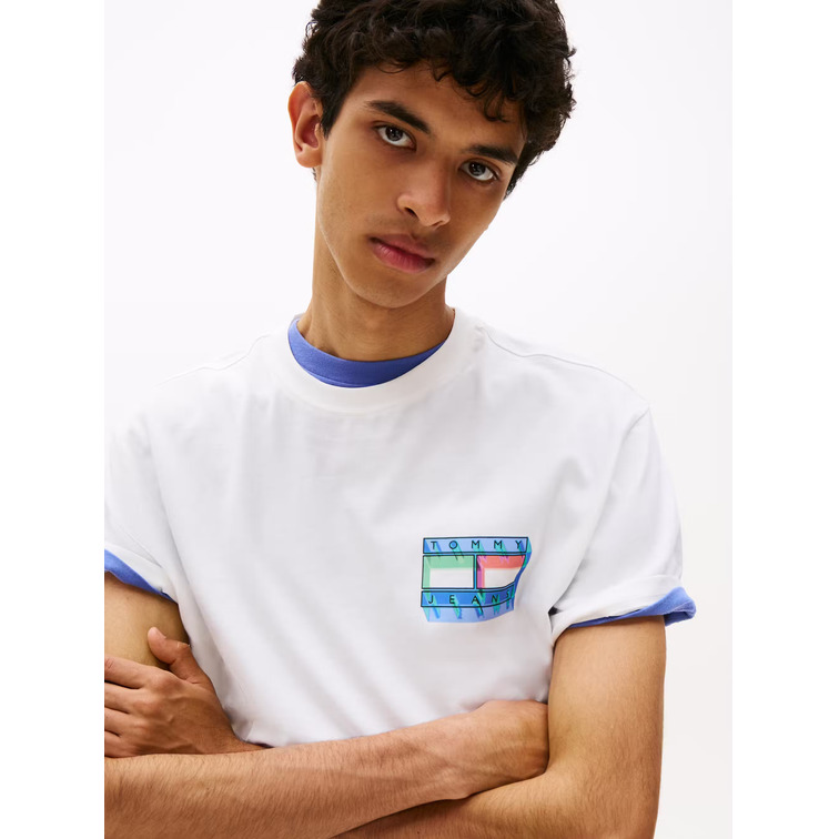 HOMBRE TJM REG DNA FLAG PLAY TEE EXT YBL