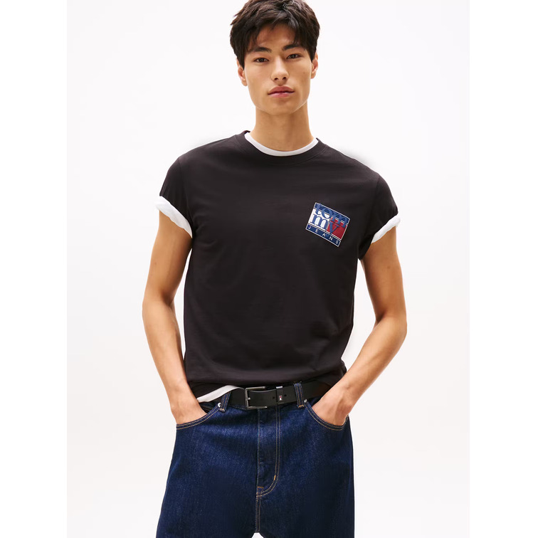 HOMBRE TJM REG FLAG DNA TEE EXT BDS