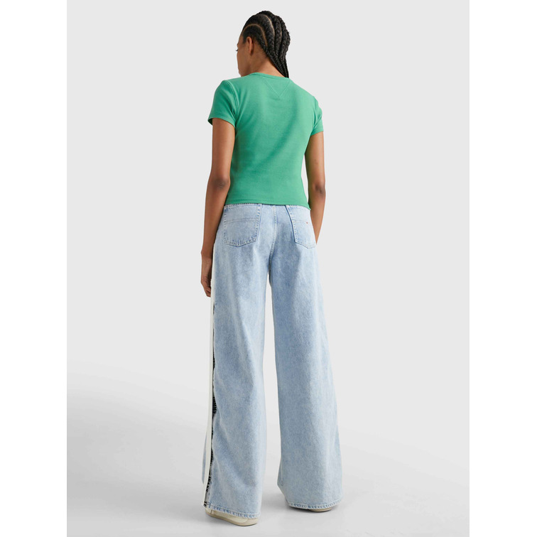 CAMISETA AJUSTADA CON PARCHE MUJER TOMMY JEANS
