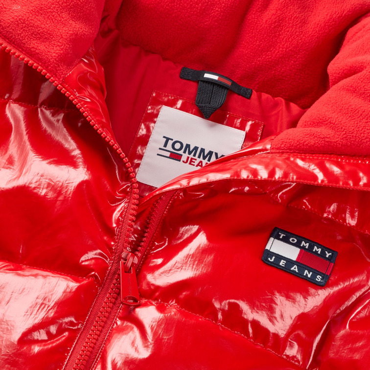 CAZADORA ACOLCHADA CON ACABADO BRILLANTE MUJER TOMMY JEANS