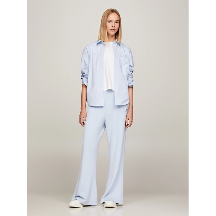 CAMISA OVERSIZE MUJER TOMMY JEANS CON BOLSILLO DE PARCHE
