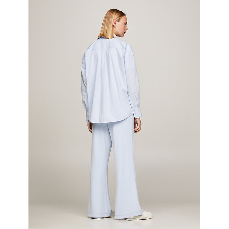 CAMISA OVERSIZE MUJER TOMMY JEANS CON BOLSILLO DE PARCHE