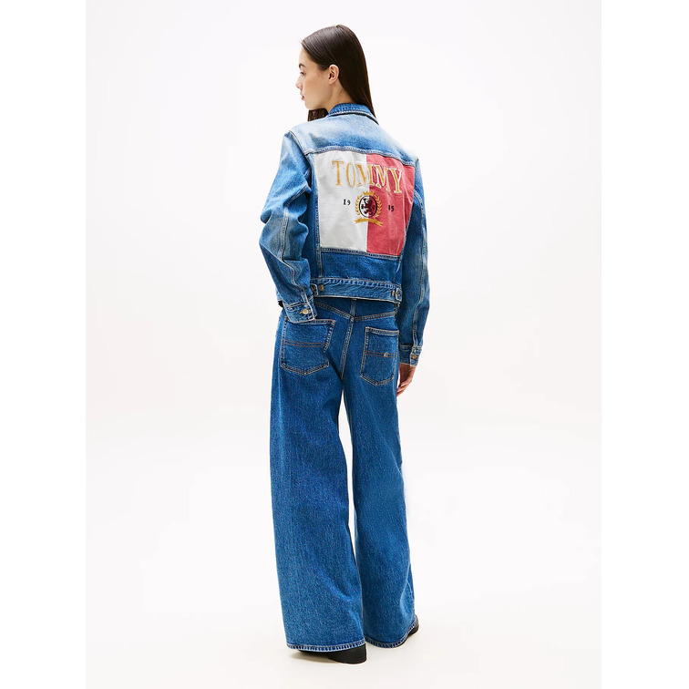 CAZADORA VAQUERA MUJER TOMMY JEANS CON ESCUDO DE LOGO