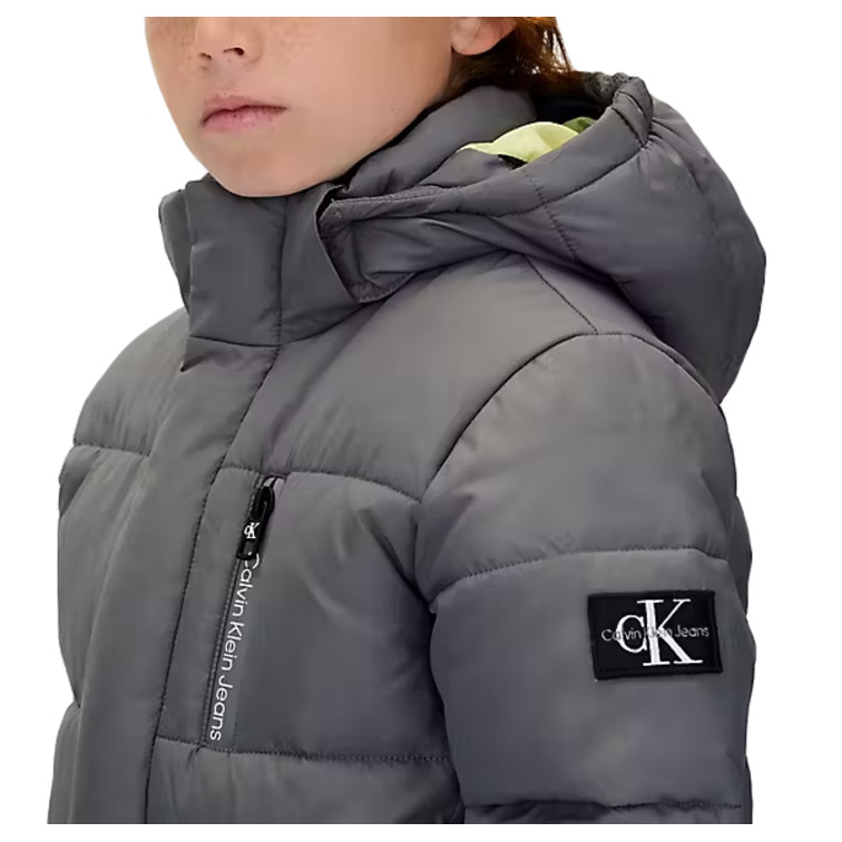 CAZADORA DE PLUMAS NIÑO CALVIN KLEIN CON CAPUCHA