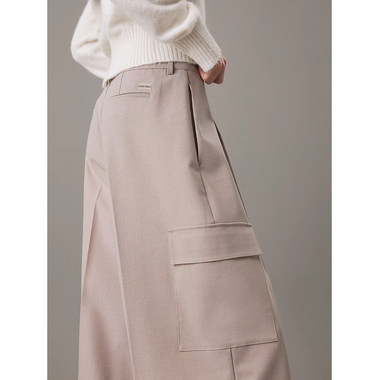 PANTALÓN CARGO MUJER CALVIN KLEIN TAILORED FIT HOLGADO