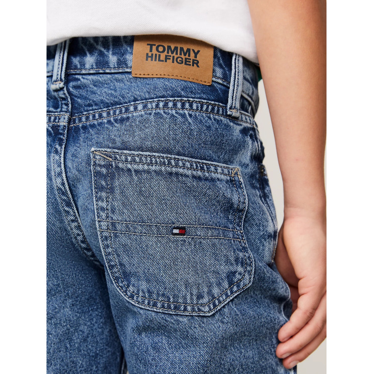 PANTALÓN VAQUERO CORTO DE CORTE RECTO NIÑO TOMMY HILFIGER