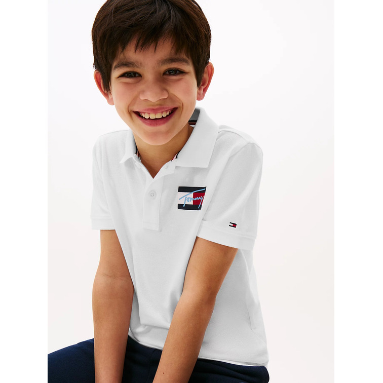 POLO NIÑO TOMMY HILFIGER CON LOGO FIT REGULAR