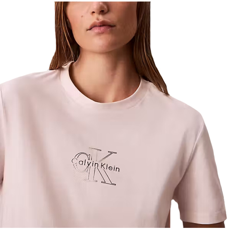 CAMISETA MUJER CALVIN KLEIN CON LOGO METÁLICO