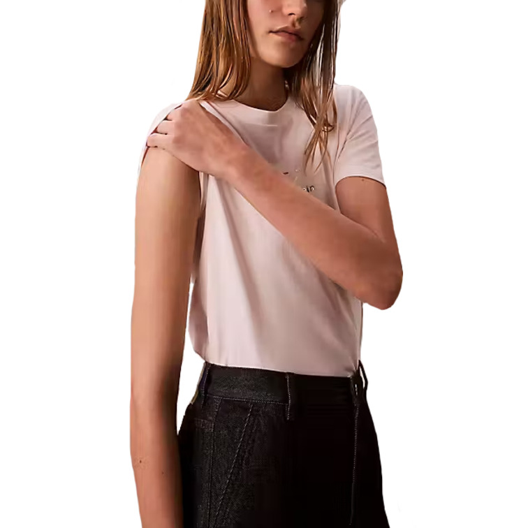 CAMISETA MUJER CALVIN KLEIN CON LOGO METÁLICO
