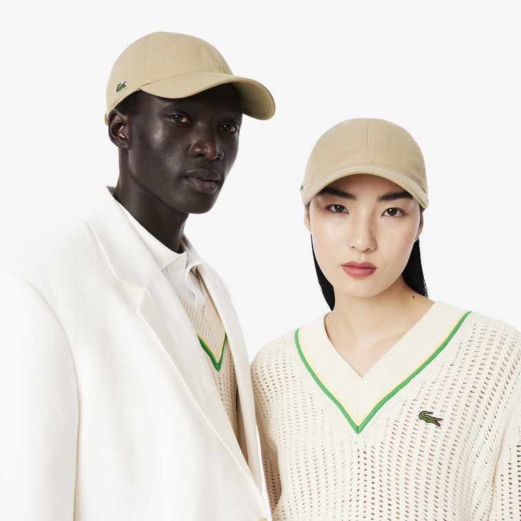GORRA UNISEX LACOSTE DE SARGA DE ALGODÓN