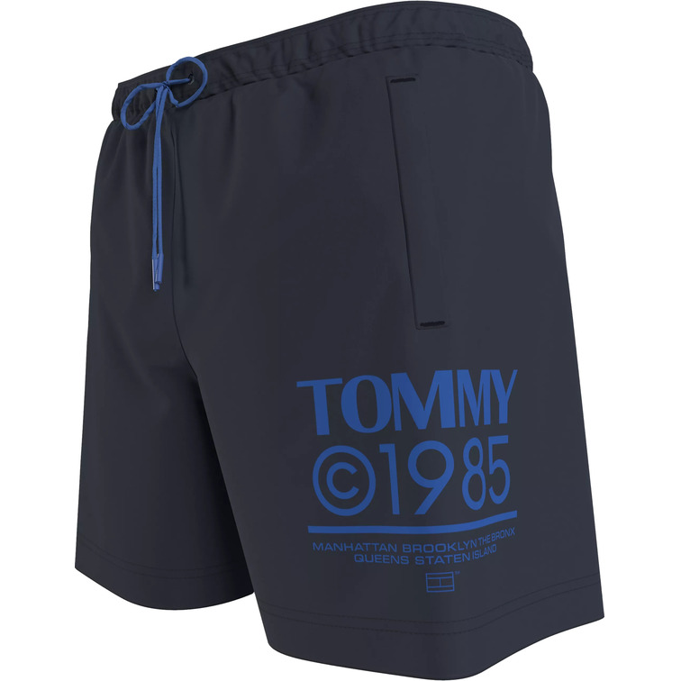 BAÑADOR HOMBRE TOMMY JEANS SLIM DE MEDIO LARGO CON LOGO Y CORDÓN