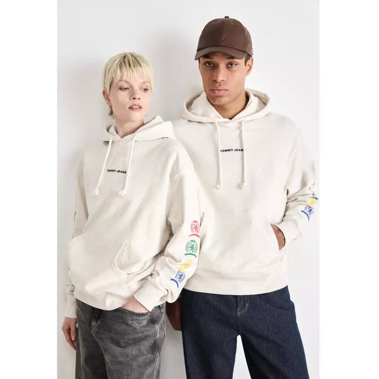 SUDADERA CON CAPUCHA HOMBRE TOMMY JEANS ESCUDO EN MANGAS FIT HOLGADO