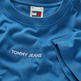 CAMISETA HOMBRE TOMMY JEANS LOGO BORDADO FIT REGULAR