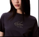 CAMISETA MUJER CALVIN KLEIN CON LOGO METÁLICO