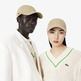 GORRA UNISEX LACOSTE DE SARGA DE ALGODÓN
