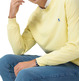 HOMBRE SUDADERA BÁSICA BORDADO A CONT AMARILLO