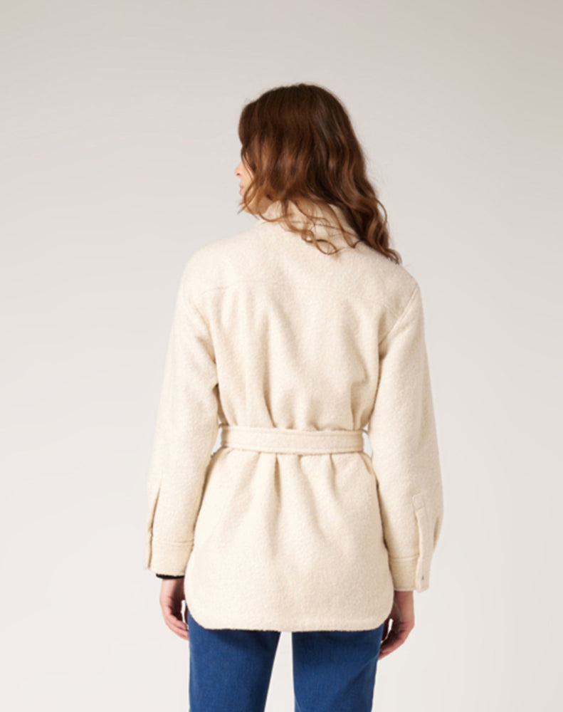 CHAQUETA DE BORREGUITO CON CINTURÓN MUJER NAFNAF Korner