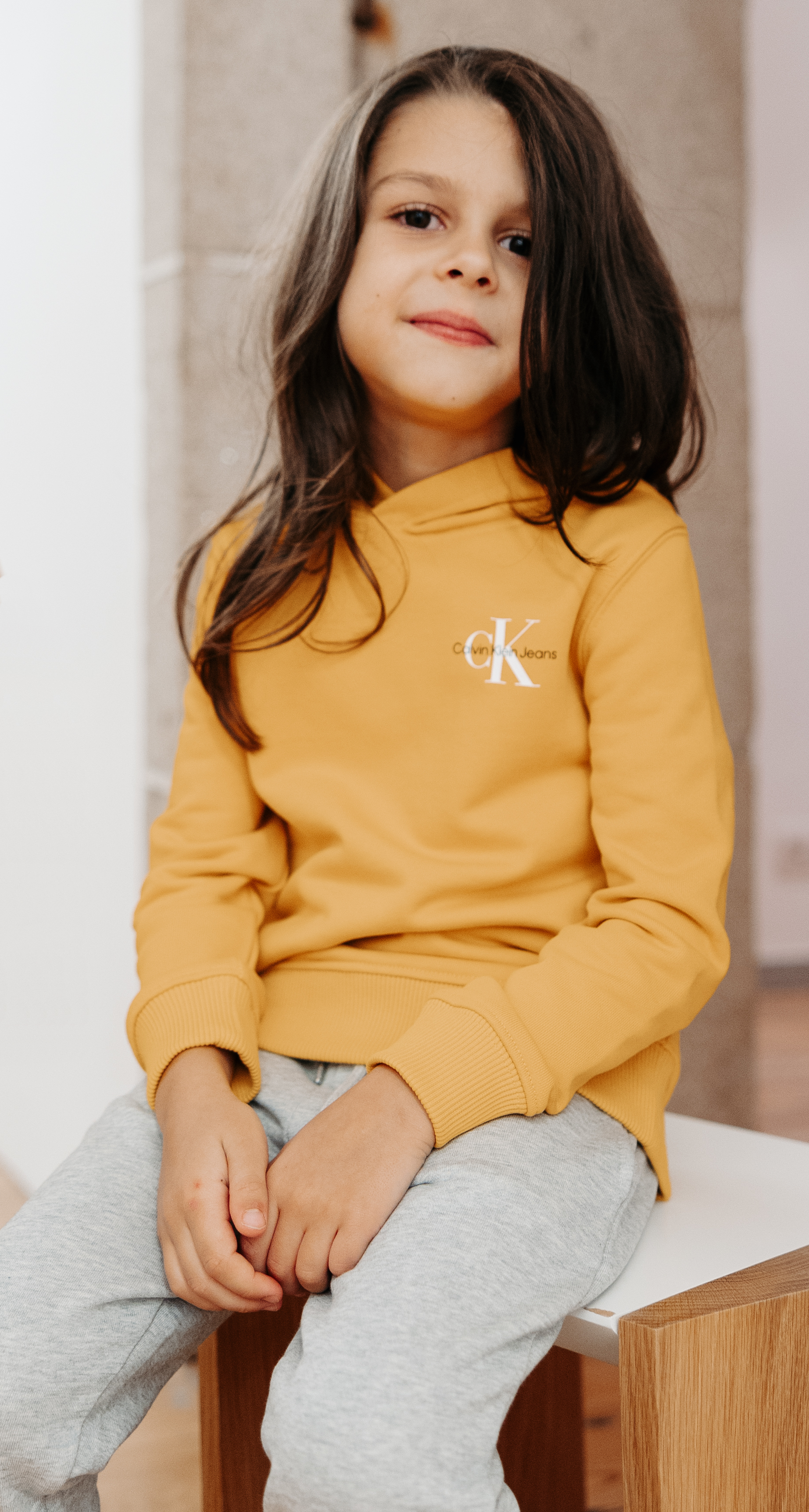 SUDADERA INFANTIL CALVIN KLEIN DE FELPA CON CAPUCHA Y LOGO